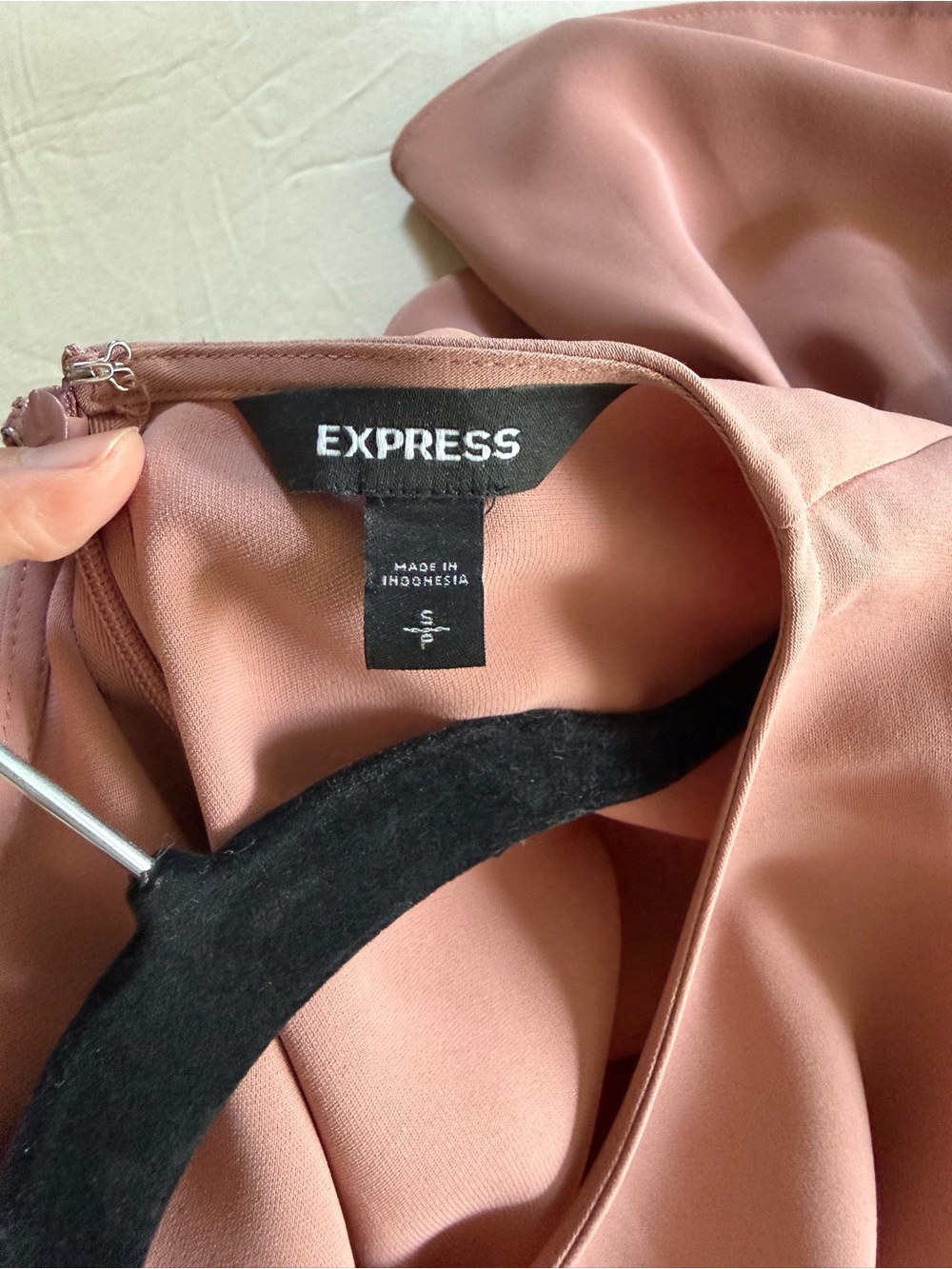 Express Flutter Sleeve Top - Picture 2 of 3